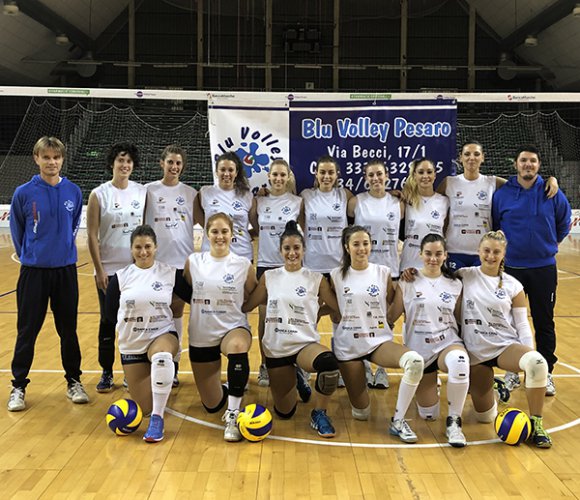 La Blu Volley Studio Marinelli Pesaro lavora in palestra per una nuova sfida