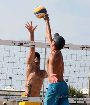 Beach volley - Luca Porcellini e Thomas Casali noni alla quarta tappa del campionato italiano di Bibione