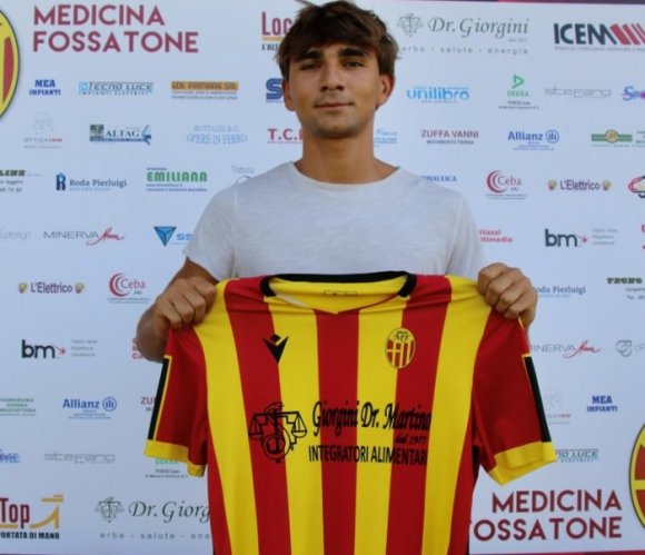 Michele Fini firma per il Medicina Fossatone