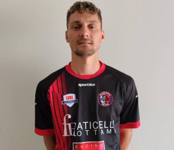 Armin Nasic firma per l'Aurora Treia