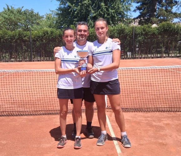Tennis Club Faenza, la squadra under 16 femminile � campione regionale