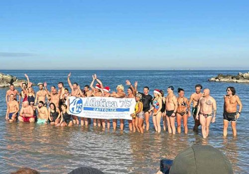 Atletica 75: il bagno di Capodanno chiude un anno di celebrazioni per i 50 anni della societ� sportiva di Cattolica