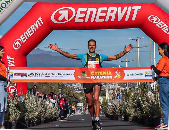 Lorenzo Lotti trionfa alla IV Naturosa Catania Marathon