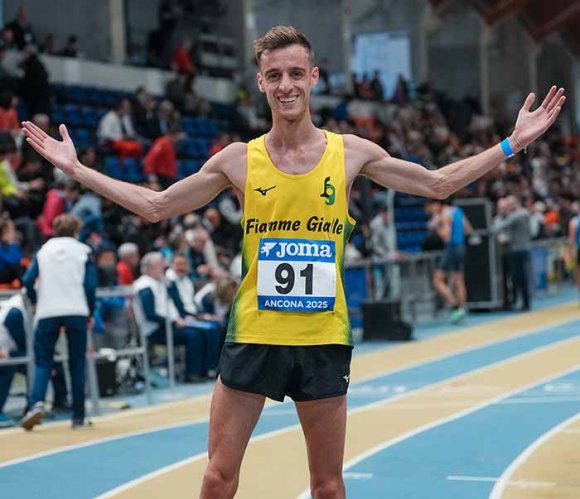 E' record mondiale per Francesco Fortuanto agli assoluti di atletica leggera