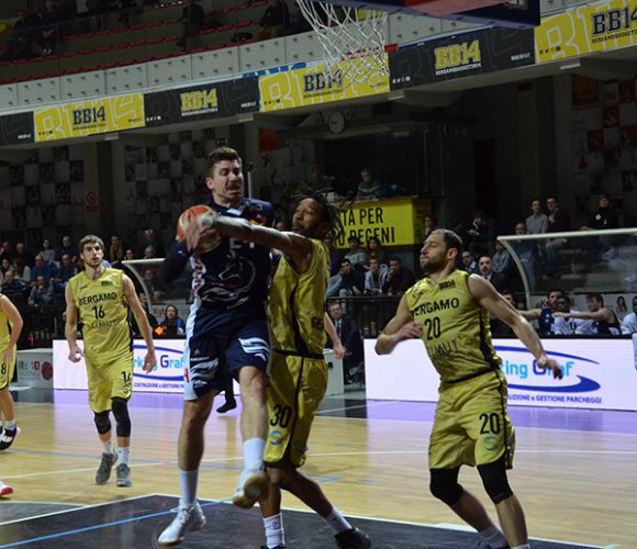 Bergamo basket 2014 vs Assigeco Piacenza 86-79 d.t.s
