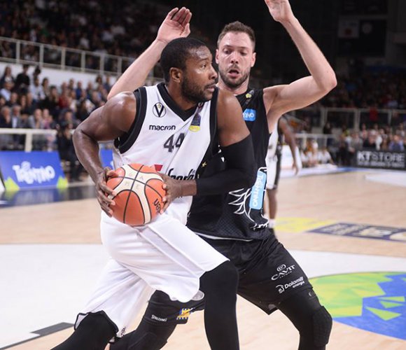 Dolomiti Energia Trento � Virtus Segafredo Bologna  78-74 (13-23; 38-45; 53-64)