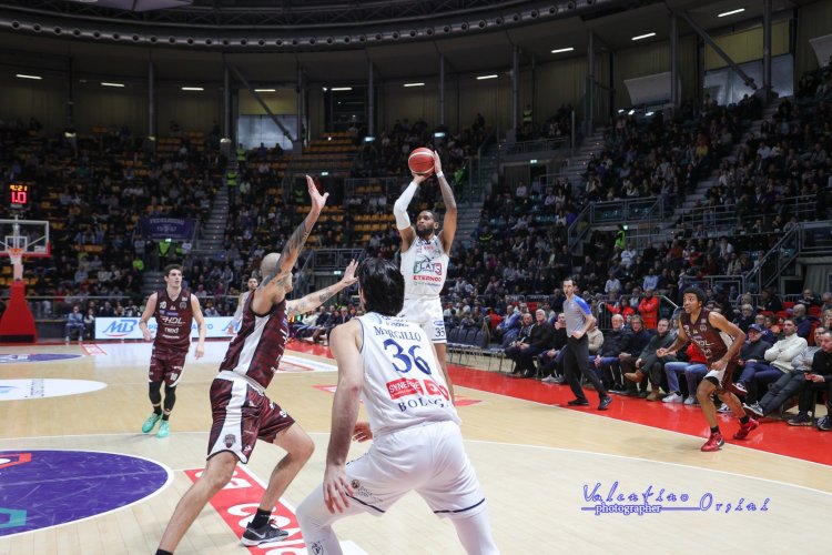 Pallacanestro Fortitudo Flats Service Bologna vs  HDL Nard  71 - 69