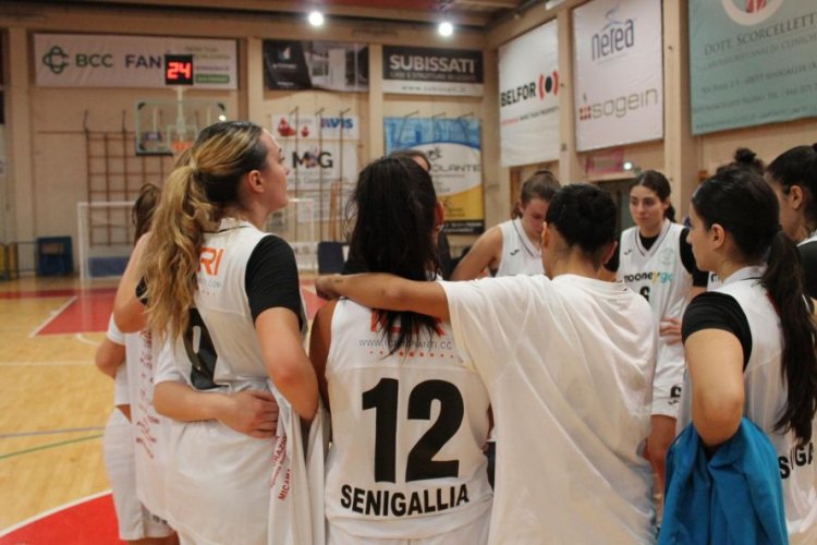 Le ragazze di Senigallia cadono ancora in casa, MooneyGo Senigallia - Pielle Livorno 55-68.