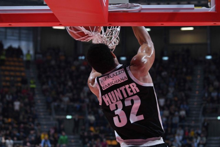 Virtus Segafredo Bologna – Carpegna Prosciutto Basket Pesaro: 106 – 89