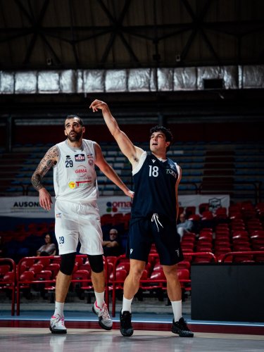 La Pallacanestro Fortitudo Flats Service Bologna si impone  83-80 nel primo test stagionale a Montecatini