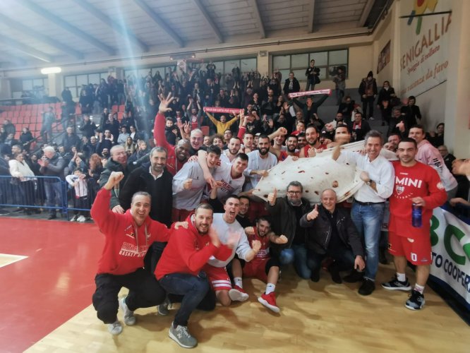 Goldengas Pallacanestro Senigallia-Albergatore Pro RBR 77-82