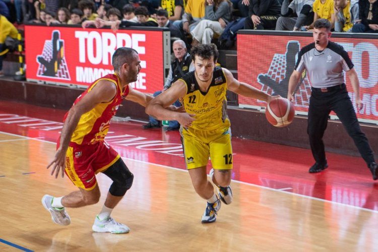 Virtus Neupharma Imola-OraS� Ravenna 66-77 (10-26; 28-38; 49-61)