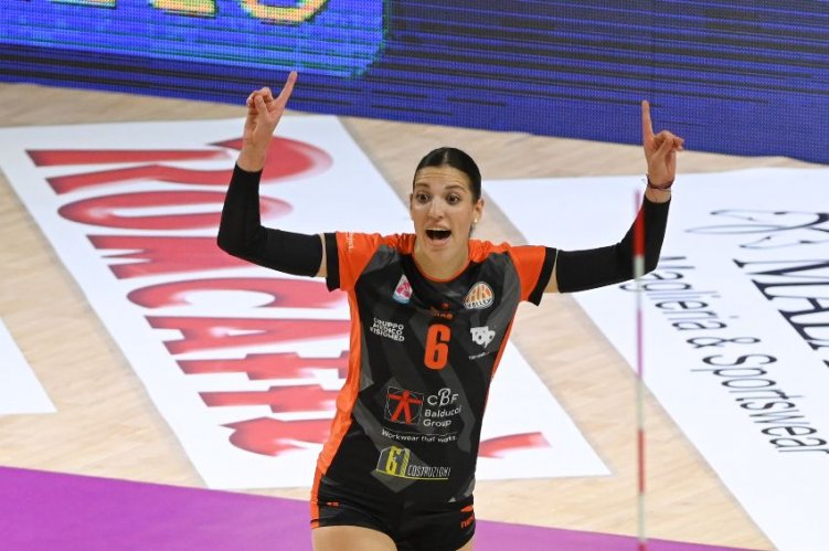 Isidora Kockarevic e CBF Balducci HR Macerata   ai saluti: la schiacciatrice serba non vestir� l'arancionero nella prossima stagione