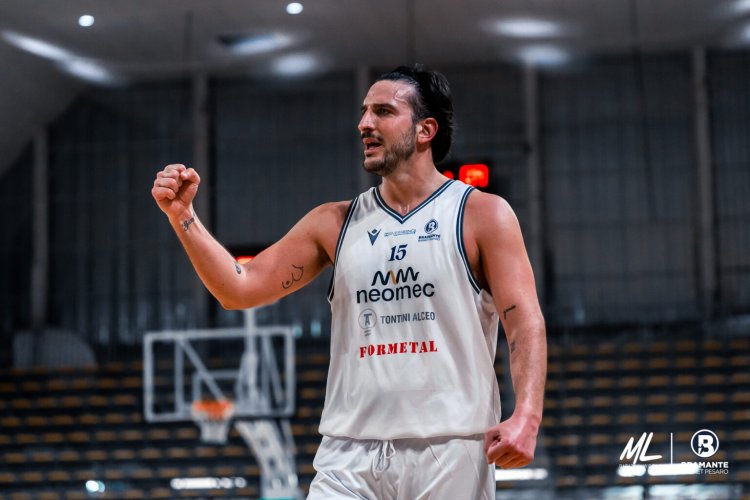 Bramante Pesaro - Nuovo Basket Aquilano 80-65