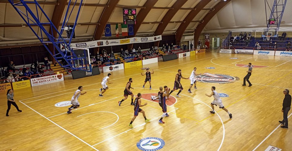 Ferrara Basket 2018   vs  E80 LG Competition Castelnovo Monti   66  68