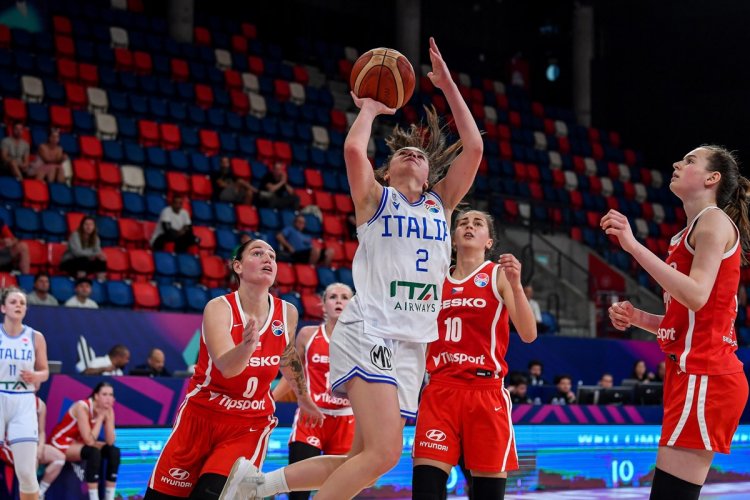 Oggi  il via al raduno di Genova. Gioved 7 novembre Italia-Cechia (ore 18.15, live Sky Sport Max).