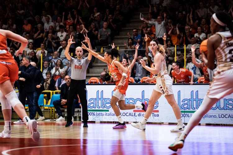 Famila Wuber Schio - Umana Reyer Venezia 72 - 62 (20-16, 33-35, 53-49, 72-62)