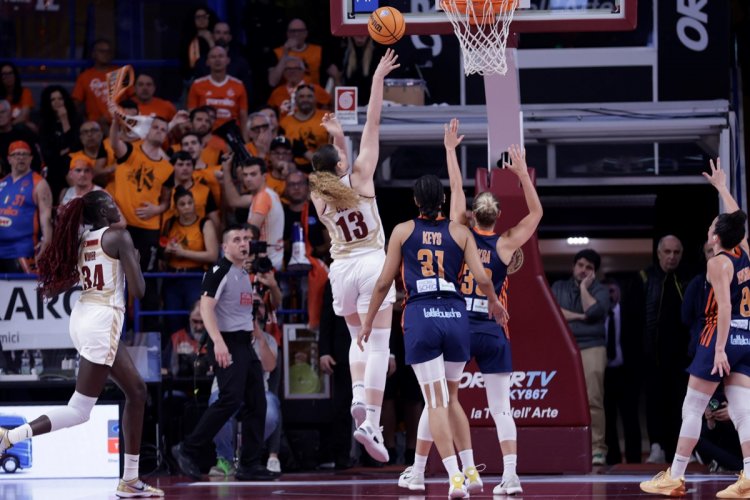 Techfind Serie A1 Femminile  - La Reyer risponde, Schio avvisata