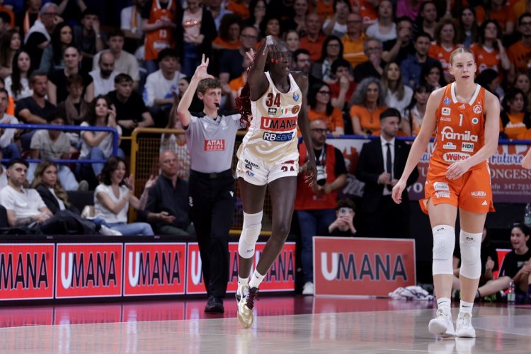 Umana Reyer Venezia - Famila Wuber Schio 73 - 67 (17-25, 33-35, 50-45, 73-67)