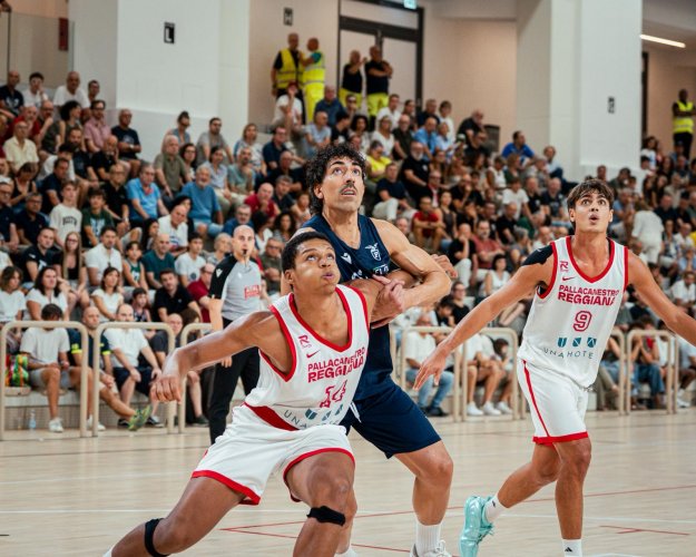 Pallacanestro Reggiana  UNA Hotels Reggio Emilia – Fortitudo Flats Service Bologna 90-77  ( 28-18, 20-18, 26-21, 16-20 )