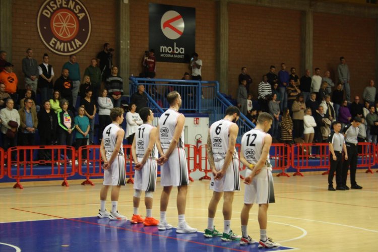 MO.BA. Modena Basket  -  Pallacanestro Scandiano 69-74 (17-15; 31-36; 40-57)