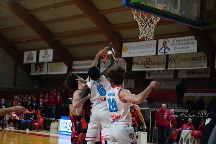 New Flying Balls   Ozzano, c’� il derby in casa dell’OraS� Ravenna