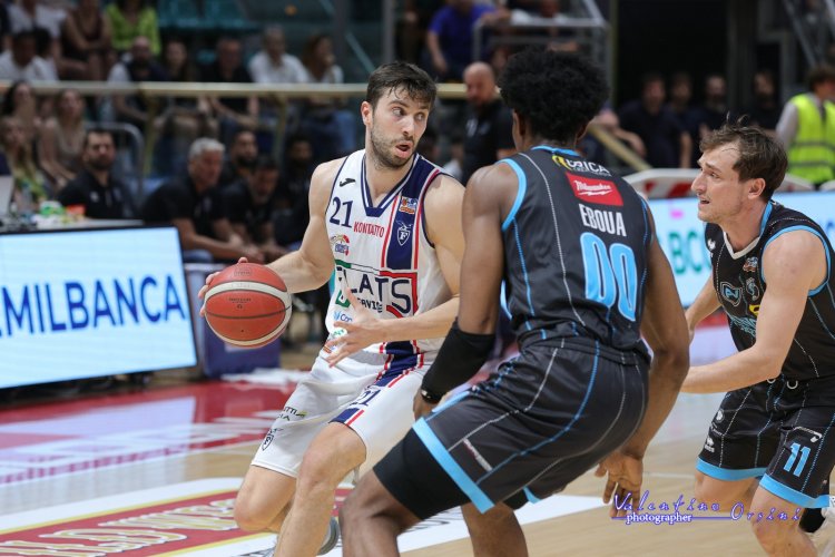 Fortitudo Pallacanestro Flats Service Bologna - Vanoli Cremona 93-92 dts.