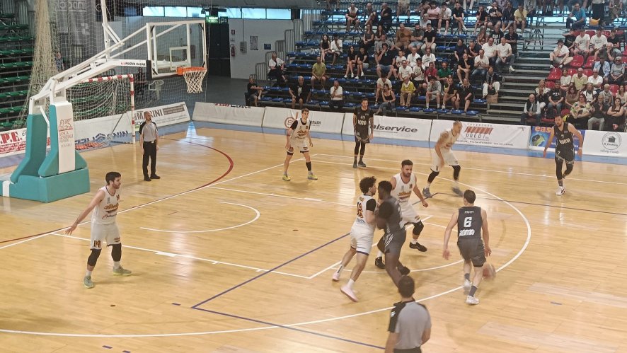 Italservicee Loreto - Stella EBK Roma  : 76  -   65
