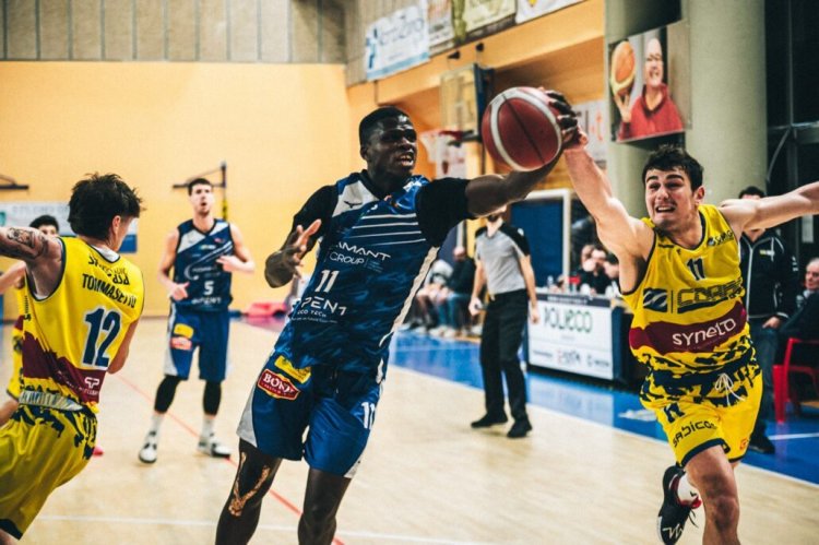 Syneto Basket Iseo - Ferrara Basket 2018 Adamant  93 &#8211; 86 (15-22; 38-49; 72-56)