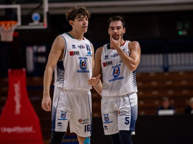 ReBasket2000 – S.B. Pordenone 95-94  Parziali: 19-24; 45-44; 71-74; 95-94.