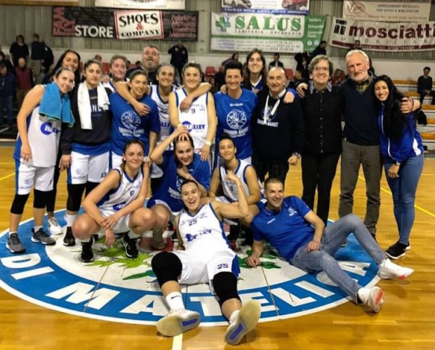 La Thunder Halley Matelica Fabriano festeggia la vittoria sulla Libertas Rosa Forl