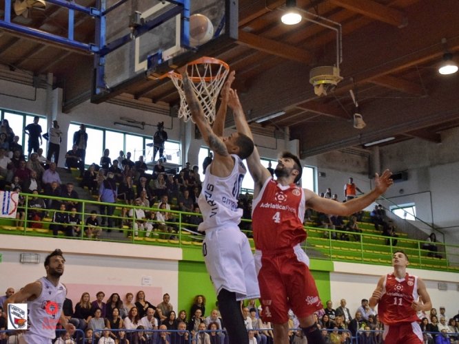 Virtus  Civitanova - Teramo Basket   82 - 61.
