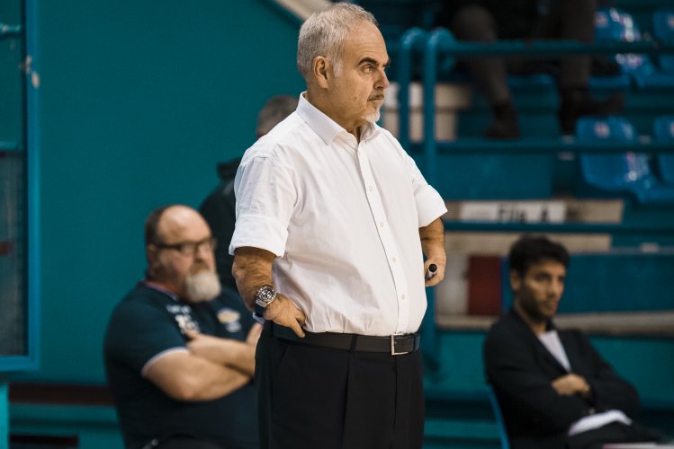 Franco Ciani non è più l'allenatore della XL Extralight® UM