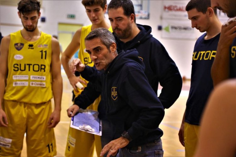 La  Sutor Basket Montegranaro sconfitta a Teramo.