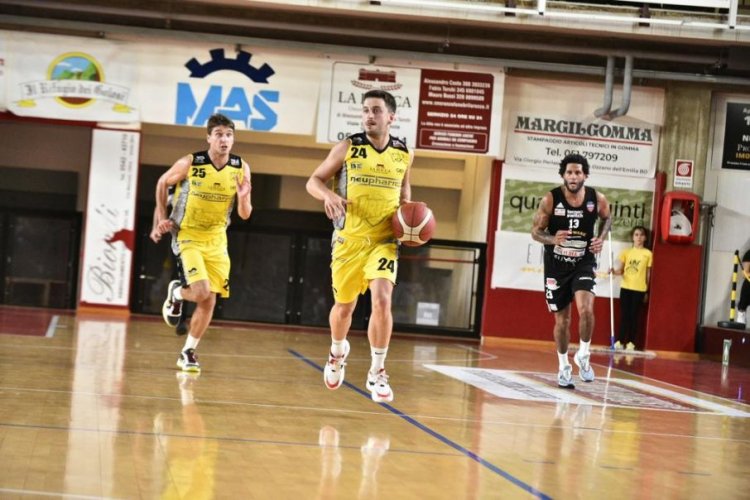 Virtus Neupharma Imola-Tecnoswitch Ruvo di Puglia 69-78 (23-25; 41-37; 55-62)