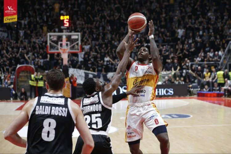 Virtus Segafredo Bologna vs Carpegna Prosciutto Basket Pesaro 106 - 89