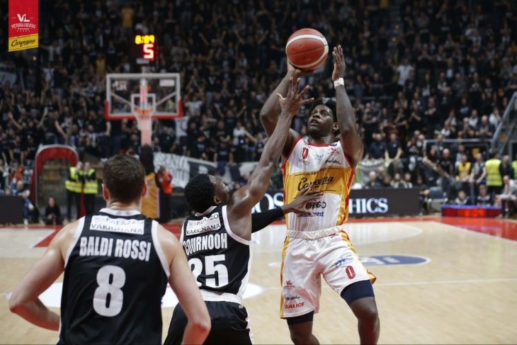 Virtus Segafredo Bologna  vs Carpegna Prosciutto Basket Pesaro  106 - 89