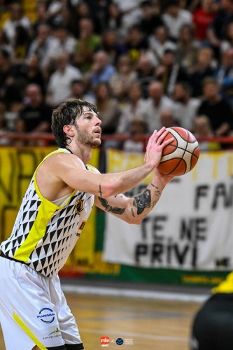 Nuovo Basket Fossombrone vs  Esseti Basket Terni  75-69