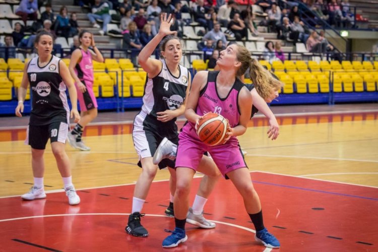 Happy Basket   -   Olimpia Pesaro  58-39 (17-11; 14-7; 13-6; 14-15),