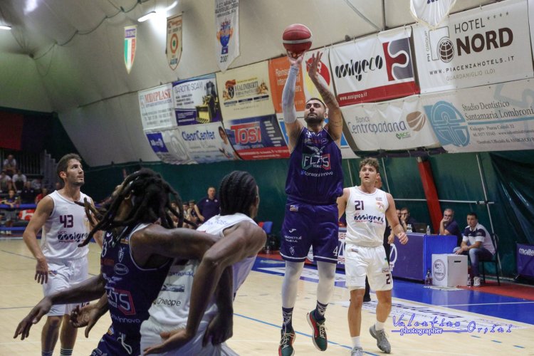 Supercoppa LNP: L&#8217;esordio ufficiale  vincente per la Flats Service, che sbanca Piacenza 74-78