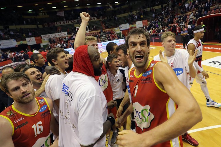 Basket Ravenna - Una grande OraSì espugna Forlì 70-76.