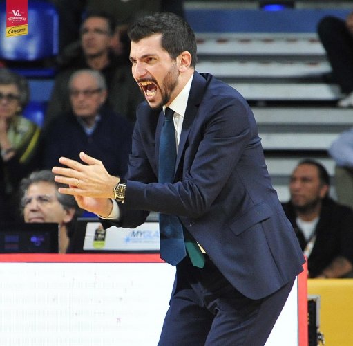 Coach Federico Perego presenta De' Longhi Treviso  vs Carpegna Prosciutto Basket Pesaro .