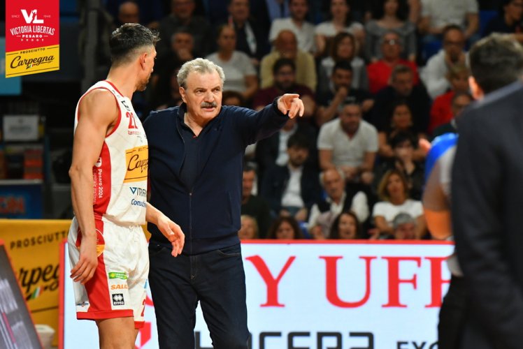 Coach Meo Sacchetti presenta Bertram Derthona Tortona - Carpegna Prosciutto Basket Pesaro