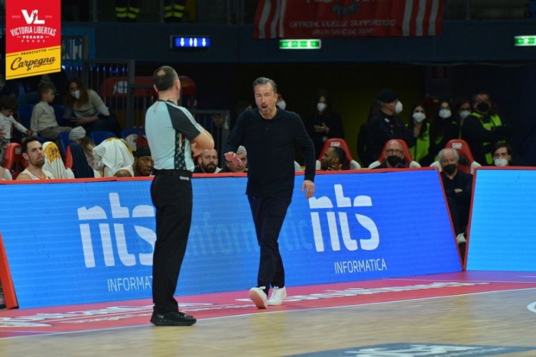 Coach Luca Banchi presenta Dolomiti Energia Trentino - Carpegna Prosciutto Basket Pesaro