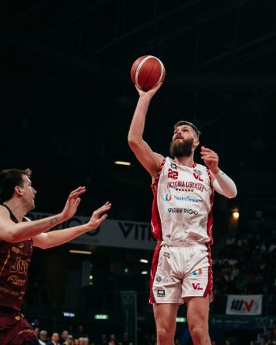 Victoria Libertas Pallacanestro Pesaro  -  Regimantas Miniotas ai box
