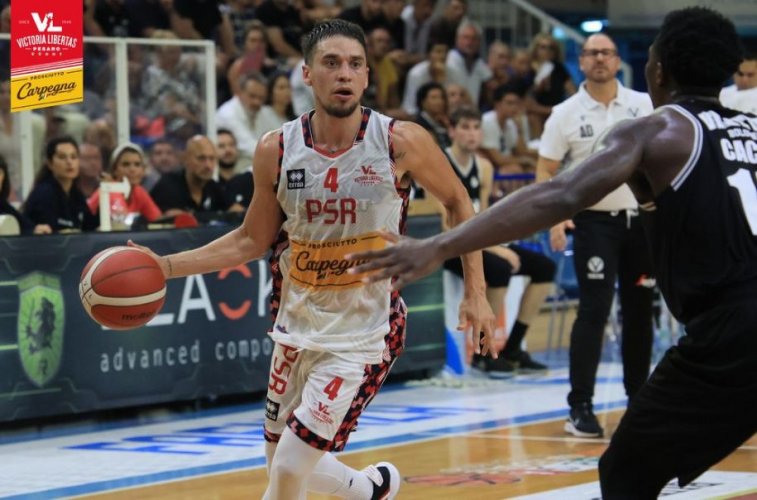 Carpegna Prosciutto Basket Pesaro   - Lavoro differenziato per Scott Bamforth