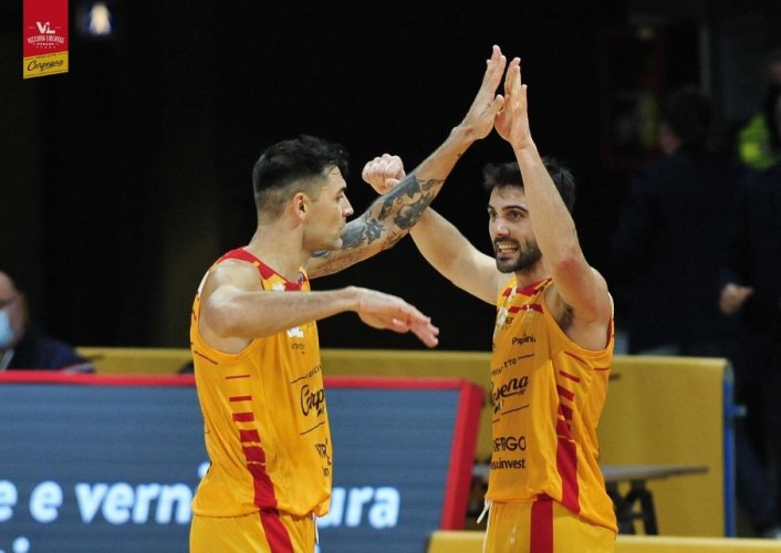 Terza vittoria di fila per la Carpegna Prosciutto Basket Pesaro: batte Varese (85-78) ed  in piena zona playoff  !!