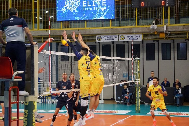 Stadium Mirandola – CUS Cagliari  (0-3) | (16-25; 18-25; 14-25)