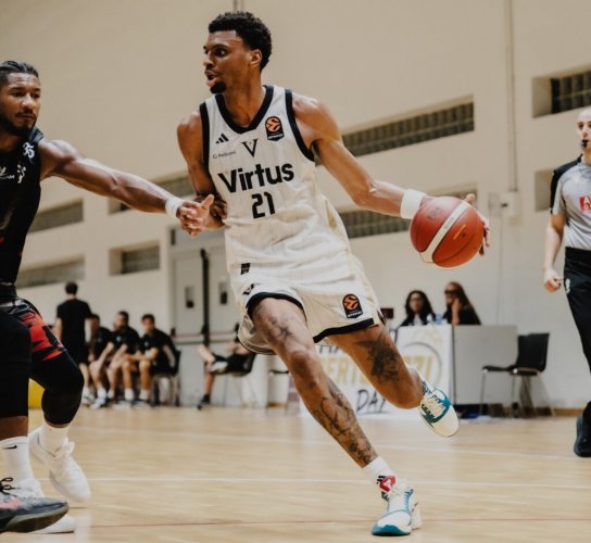 Virtus Costa Bologna  - Euroleague, Round 1 | Il pre partita di coach Alex Mumbr� e Derrick Alston Jr.