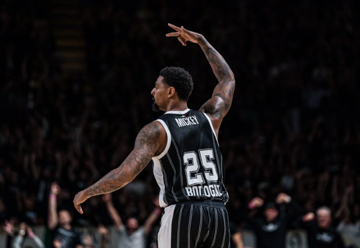 Virtus Segafredo Bologna - l prepartita di Coach Banchi e Jordan Mickey